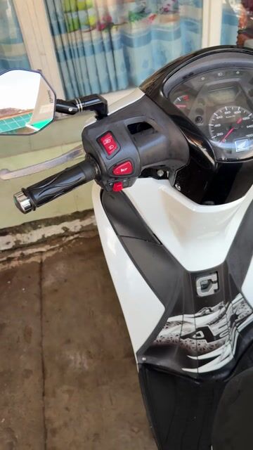 SHVN 150i 2015 Trắng Đen mới 95% 49000km. Mua bán Xe máy tại Huyện Long Hồ Vĩnh Long được đăng bởi Nghĩa Thượng Tá hình 1