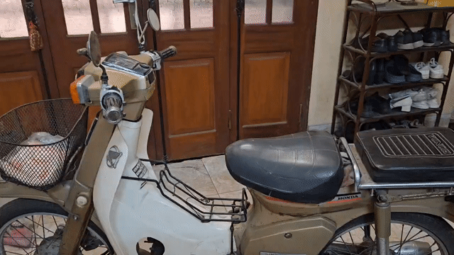Honda Cub 82-84 Vàng kem. Mua bán Xe máy tại Quận Đống Đa Hà Nội được đăng bởi Hung Do hình 1