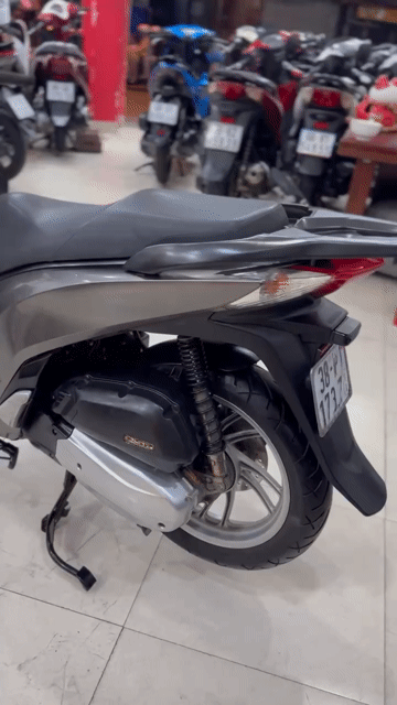 Honda SH 125/2013.Bạc Xám Đen Sport.BS38.Giá tốt. Mua bán Xe máy tại Quận 6 Tp Hồ Chí Minh được đăng bởi Cửa Hàng Xe Máy Hoà Bùi hình 1