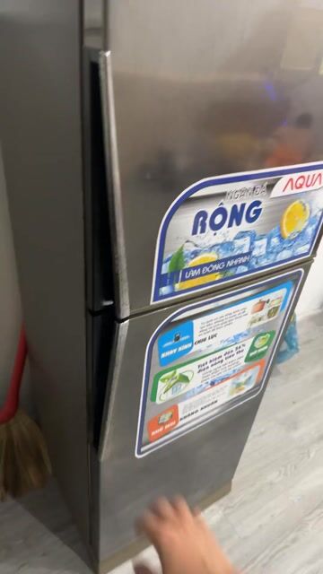 Tủ lạnh Aqua Xám. Mua bán Tủ lạnh tại Quận 3 Tp Hồ Chí Minh được đăng bởi Hoàng Vinh hình 1